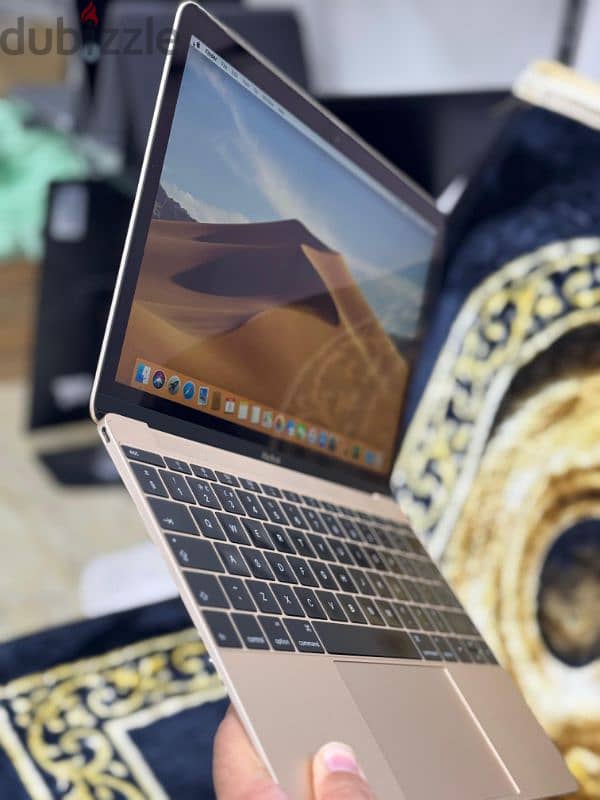 MacBook air m3 Gold colour 0