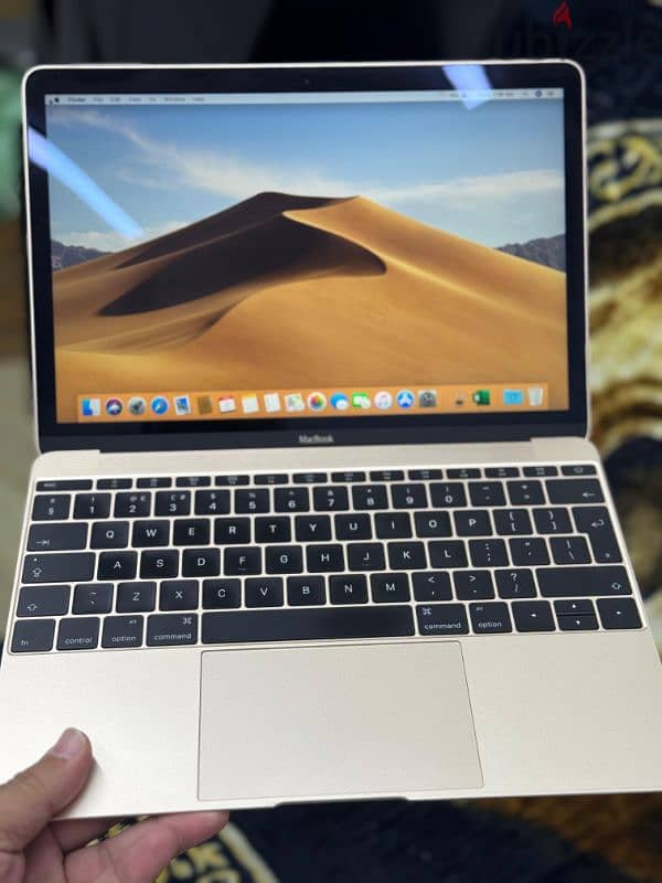 MacBook air m3 Gold colour 1