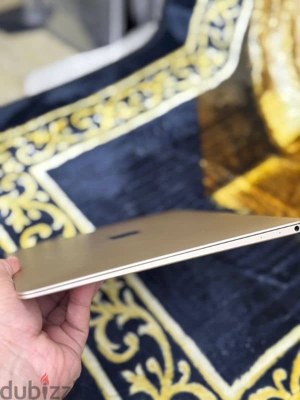 MacBook air m3 Gold colour 3