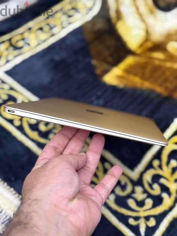 MacBook air m3 Gold colour 4