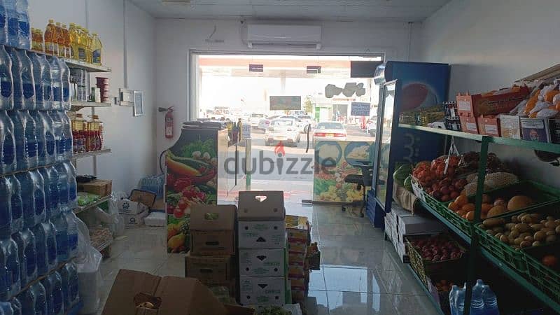 fruits and vegetable shop 78523570 0