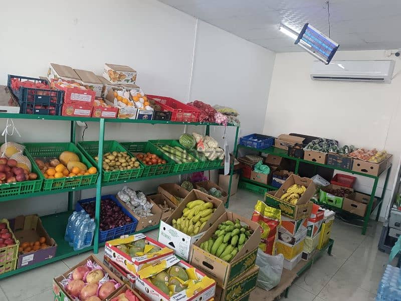 fruits and vegetable shop 78523570 4