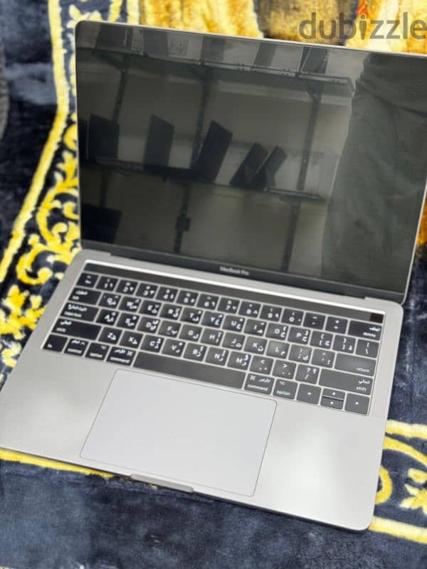 MacBook Pro A1706 core i7 with 16gb ram 13.3 ratina 1