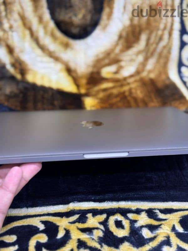 MacBook Pro A1706 core i7 with 16gb ram 13.3 ratina 3