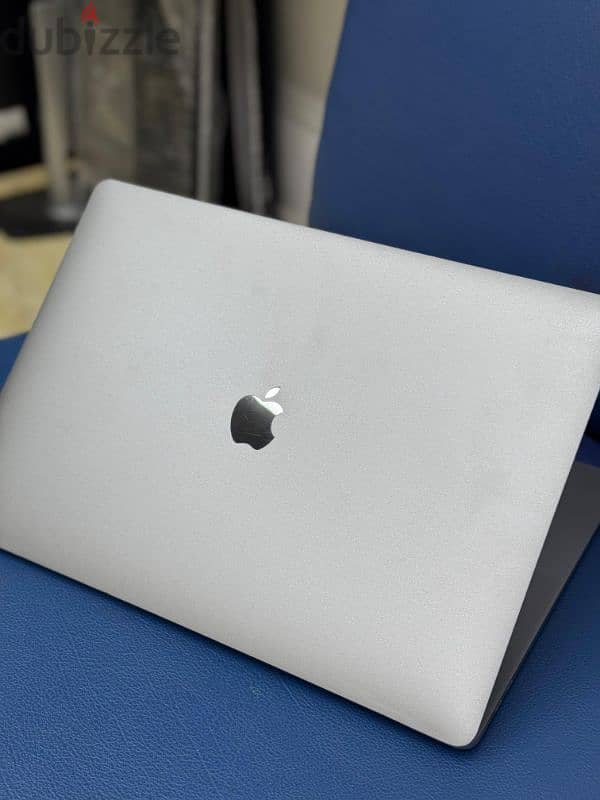 MacBook Pro 15" Ratina with 4Gb dadicated Graphics 2