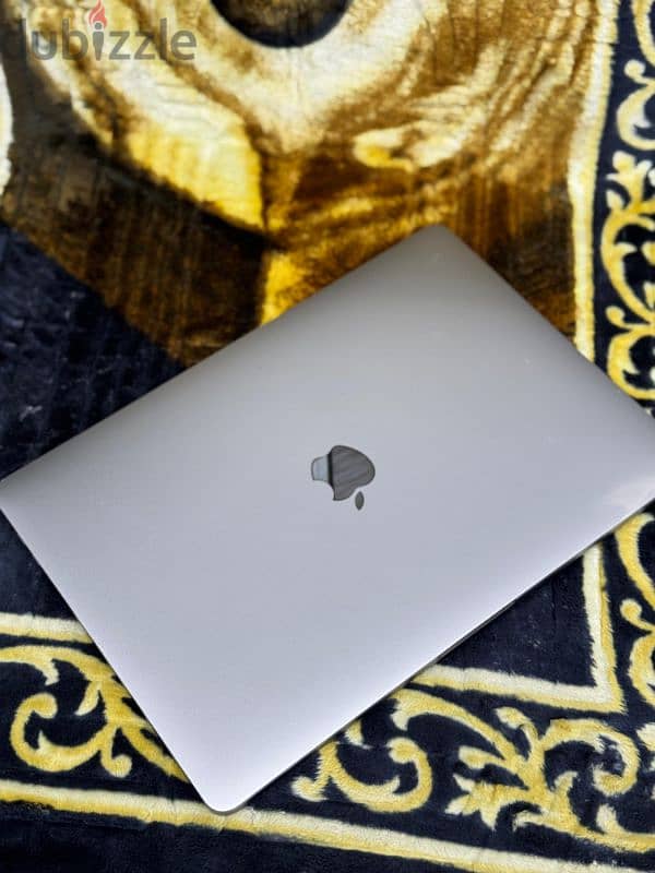 MacBook Pro 15" Ratina with 4Gb dadicated Graphics 4