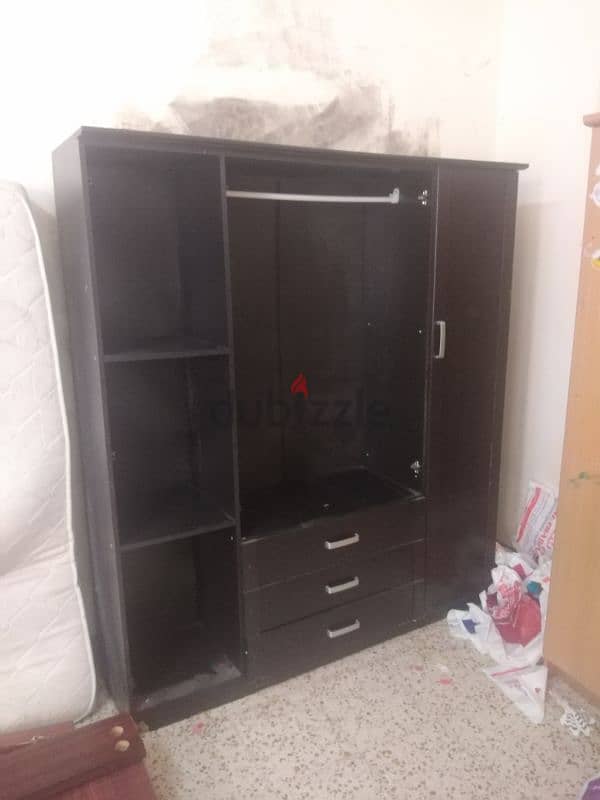 4-door cabinet for sale in good condition 3