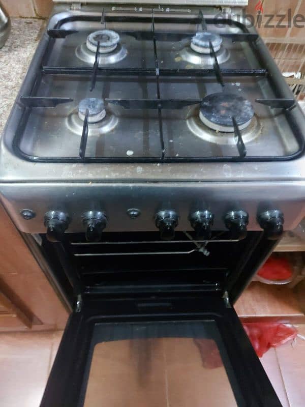 Ariston cooking range with safety features 0