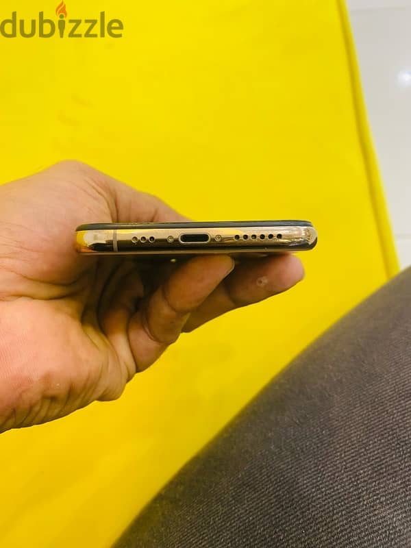 iPhone XS 4