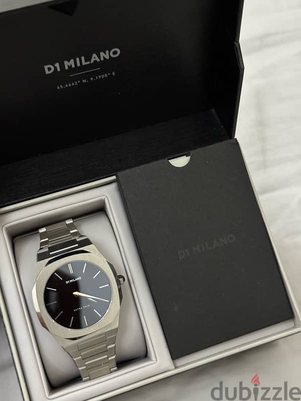 D1 Milano Ultra Thin الغنية عن التعريف بلون مميز 0