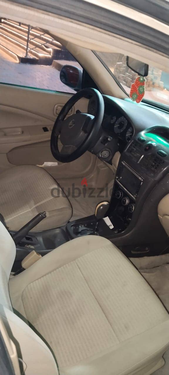 Nissan Sunny 2010 1