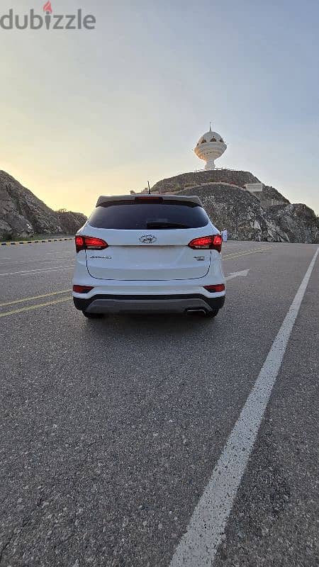 Hyundai Santa Fe 2.4L Sport 2018 1