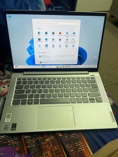 Lenovo Laptop i7