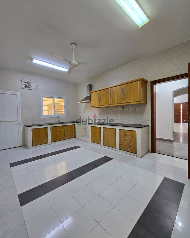 Beautiful 5+1 BR Villa Available for Rent in Al Qurum 29 2