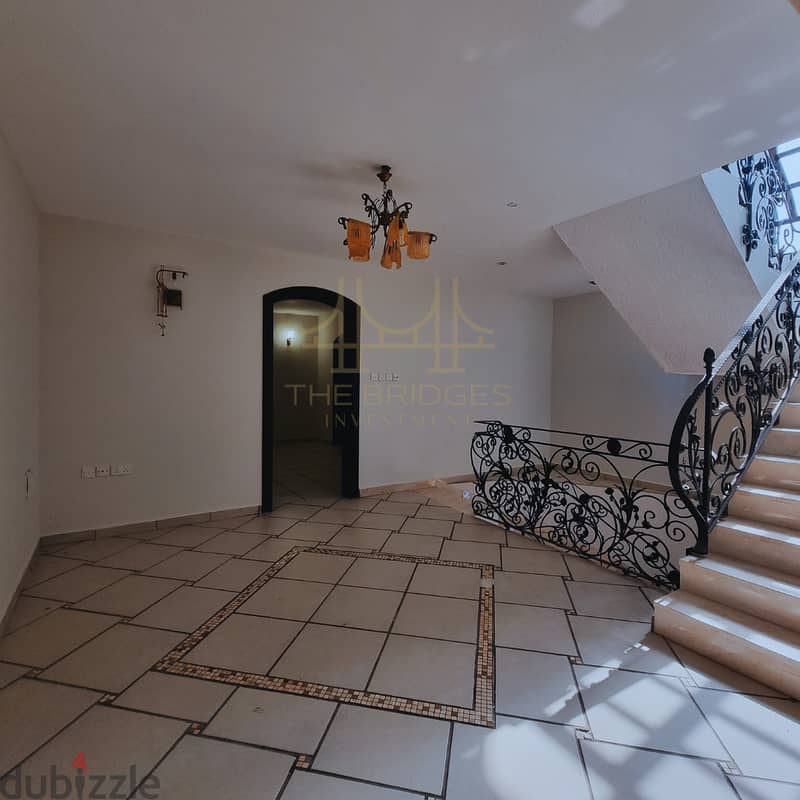 Beautiful 3+1 BR Villa in Al Khuwair 1