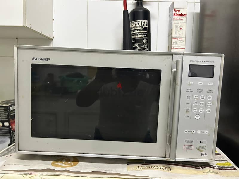 Microwave oven- sharp make 0