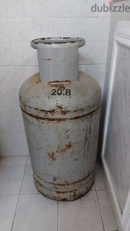 empty gas cylinder 0