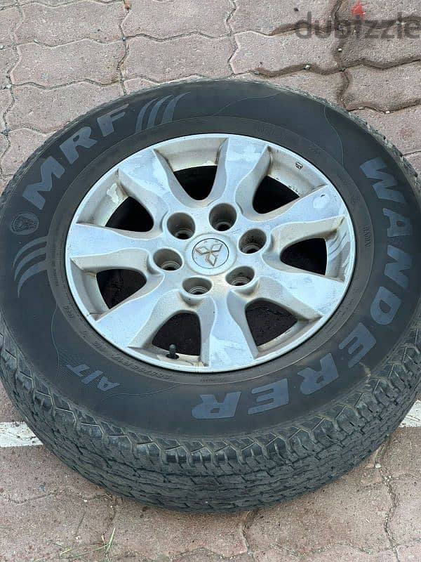 Mitsubishi Pajero tyres 1