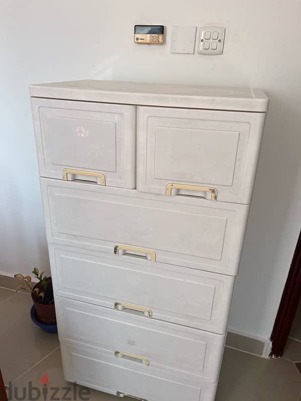 Newly purchased 5 drawer plastic cupbord chest of drawers 0