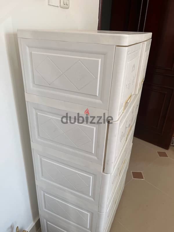 Newly purchased 5 drawer plastic cupbord chest of drawers 2