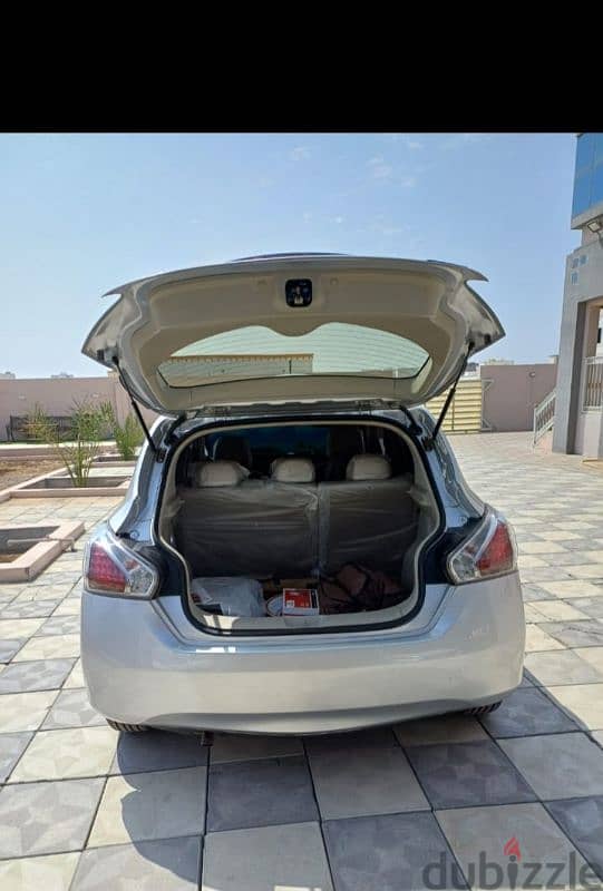 Nissan Tiida 2014 4