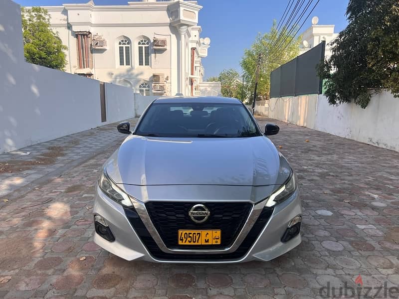 2020 Nissan Altima SR , expat owned. 0