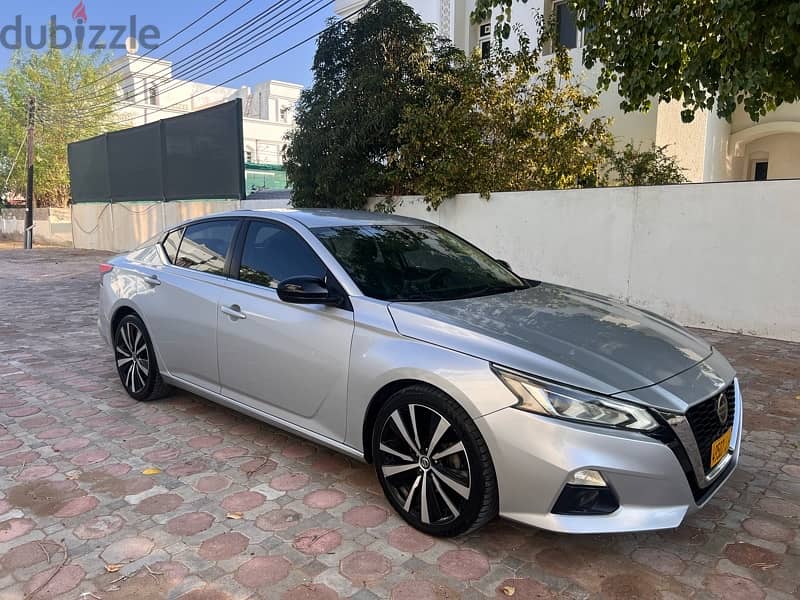 2020 Nissan Altima SR , expat owned. 2