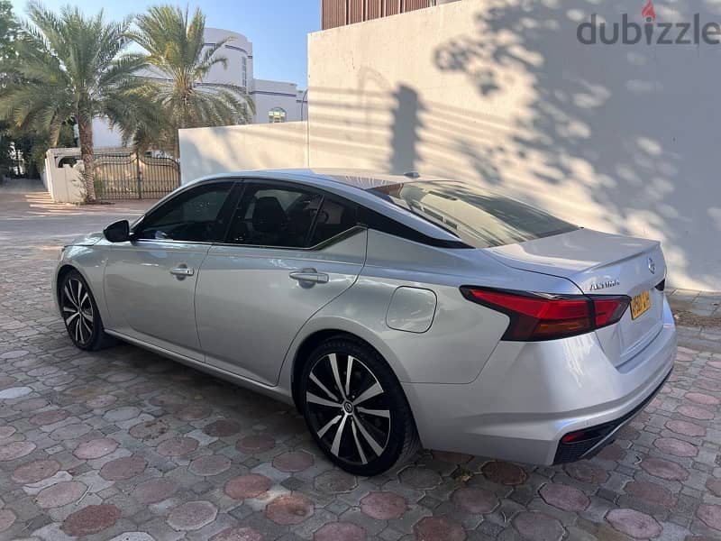 2020 Nissan Altima SR , expat owned. 3