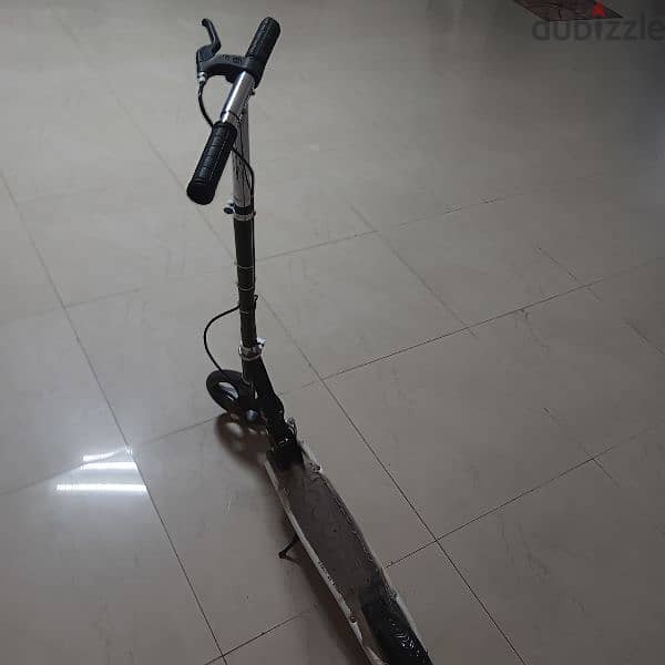 scooter and cycle good condition only 15 omr 4