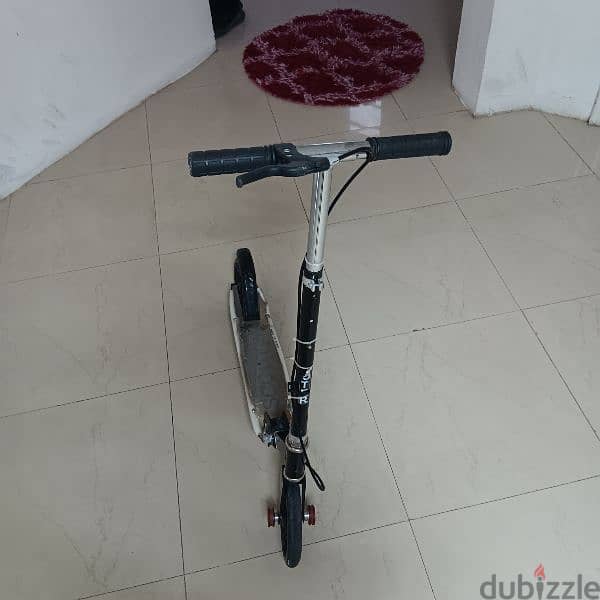 scooter and cycle good condition only 15 omr 5