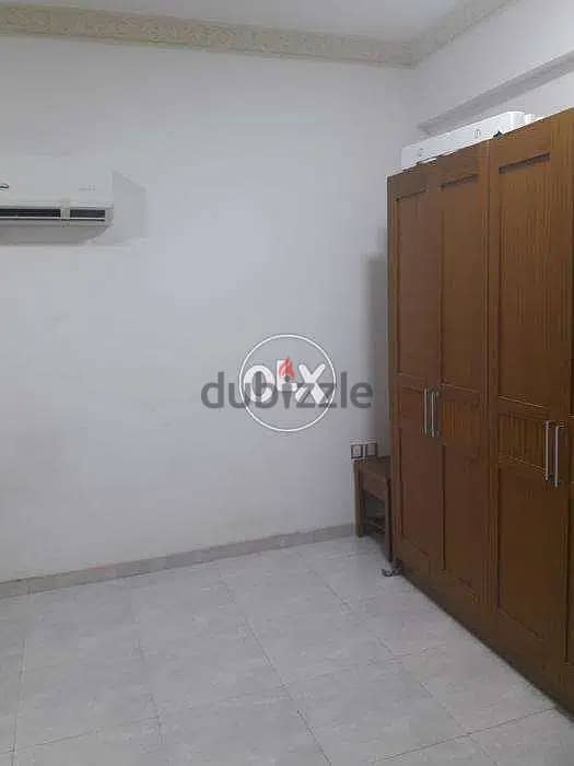 Single room with attached bathroom available for Indian Exe Bachelor 0