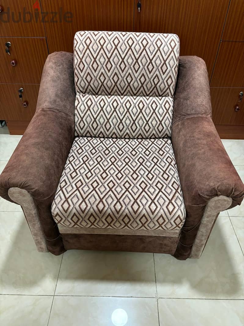 Single seater sofa 1 + 1 1