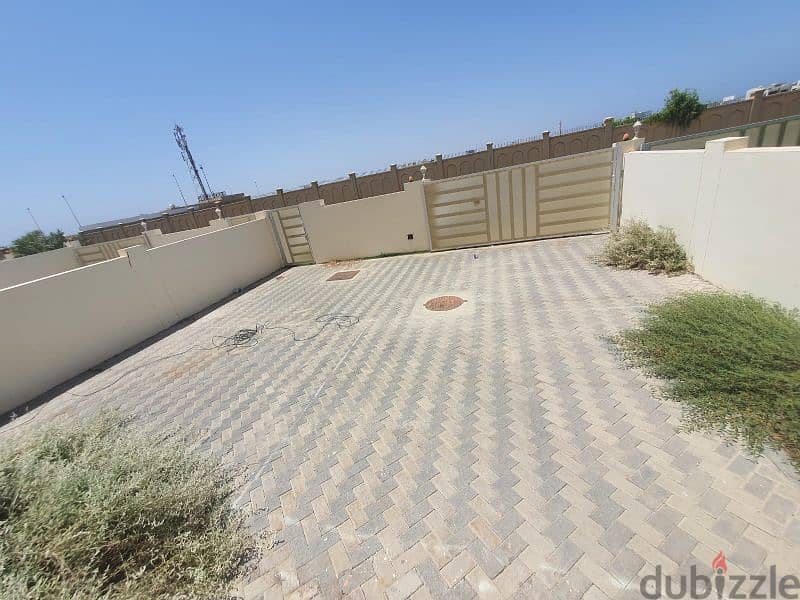 nice spacious villa in sur Al hadid with sea view 2