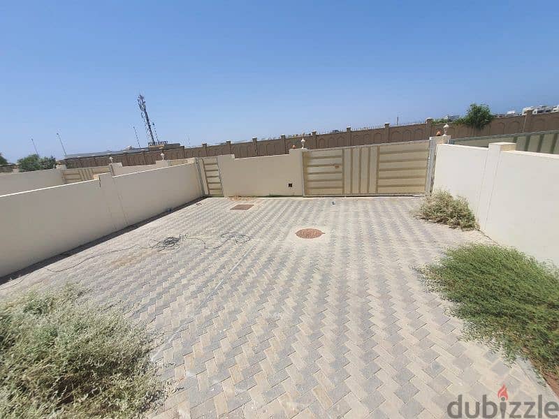 nice spacious villa in sur Al hadid with sea view 3