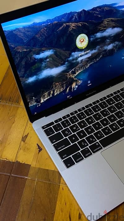 Macbook pro 2017 i5 8gb ram 256 Gb ssd