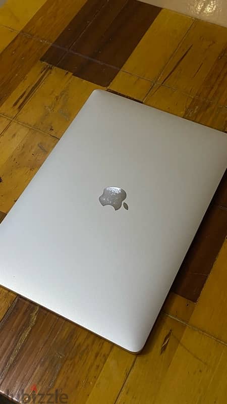 Macbook pro 2017 i5 8gb ram 256 Gb ssd 1