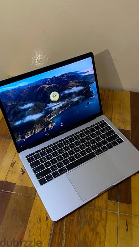 Macbook pro 2017 i5 8gb ram 256 Gb ssd 2