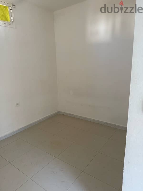 Small room for rent near Royal Hospital 0