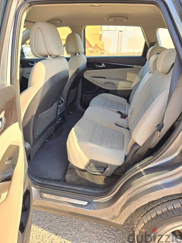 kia sorento oman car very good condition 2