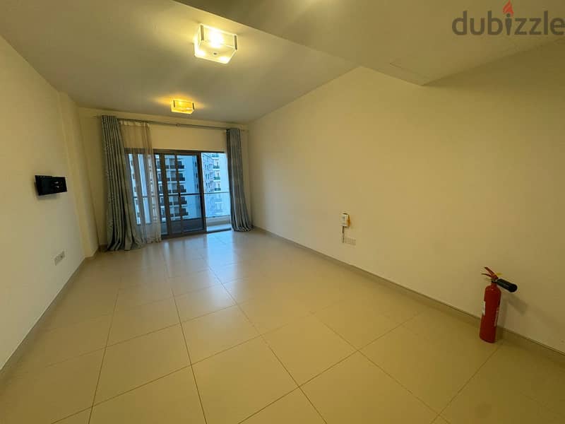 2 BR Spacious Modern Apartment in The Links, Muscat Hills 6