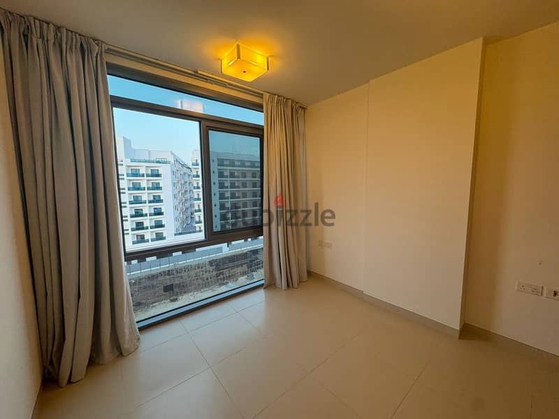 2 BR Spacious Modern Apartment in The Links, Muscat Hills 8