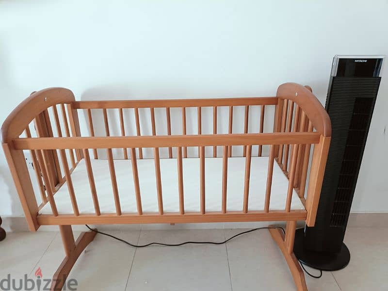 baby bed  hardly used 1