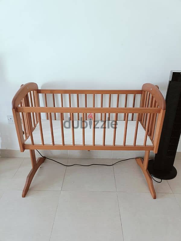 baby bed  hardly used 2