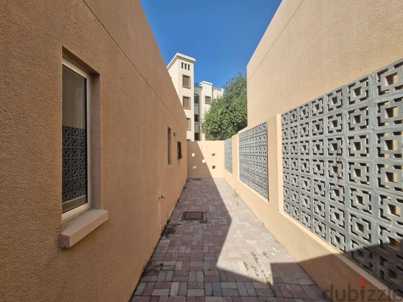 3 BR Comfortable Villa in Madinat Sultan Qaboos 3