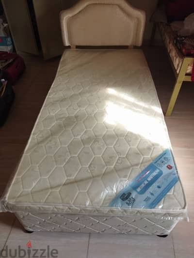 Single medical mattress with cot