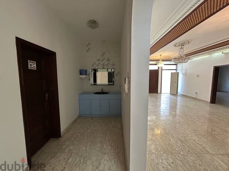 Spacious 5 bedroom Villa for Rent  in Rex road 10