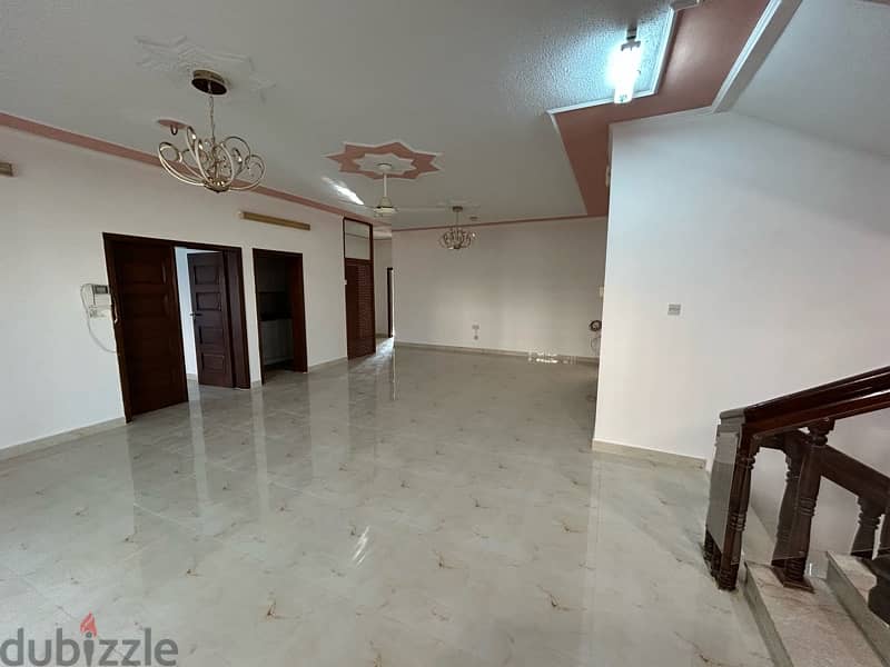 Spacious 5 bedroom Villa for Rent  in Rex road 13