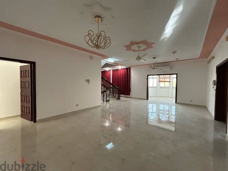 Spacious 5 bedroom Villa for Rent  in Rex road 15