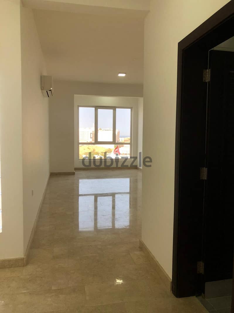 فيلا راقية في منطقة هادئة بالقرم Luxury villa in a quiet area in Qurm 3