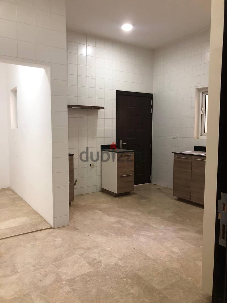 فيلا راقية في منطقة هادئة بالقرم Luxury villa in a quiet area in Qurm 18